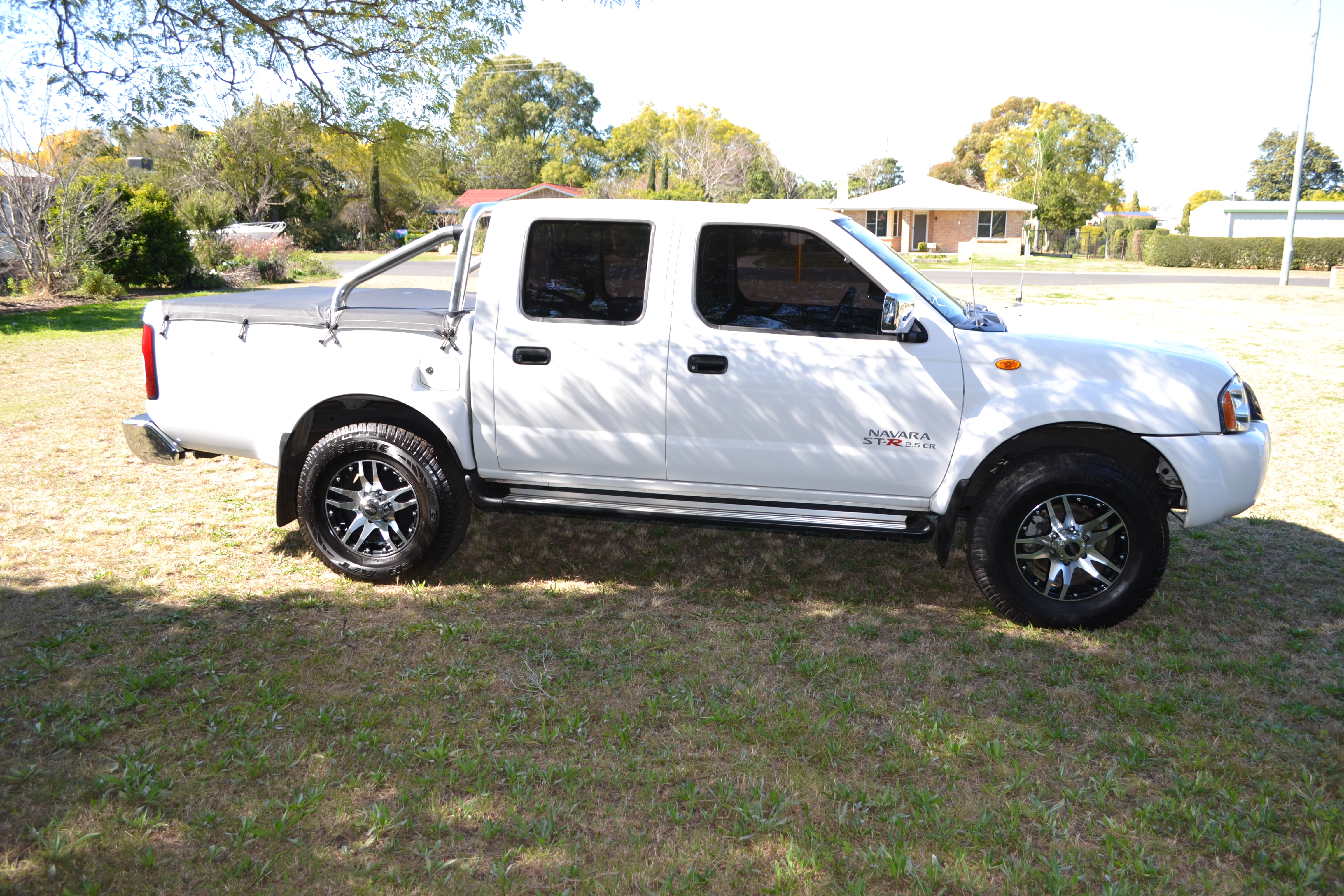 Nissan navara series 4