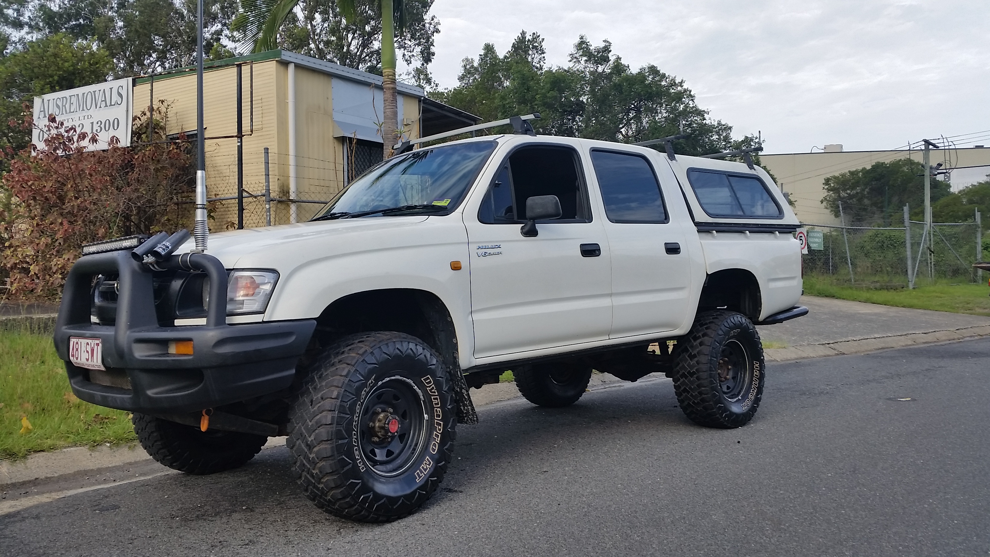 2002 Toyota Hilux (4X4) VZN172R