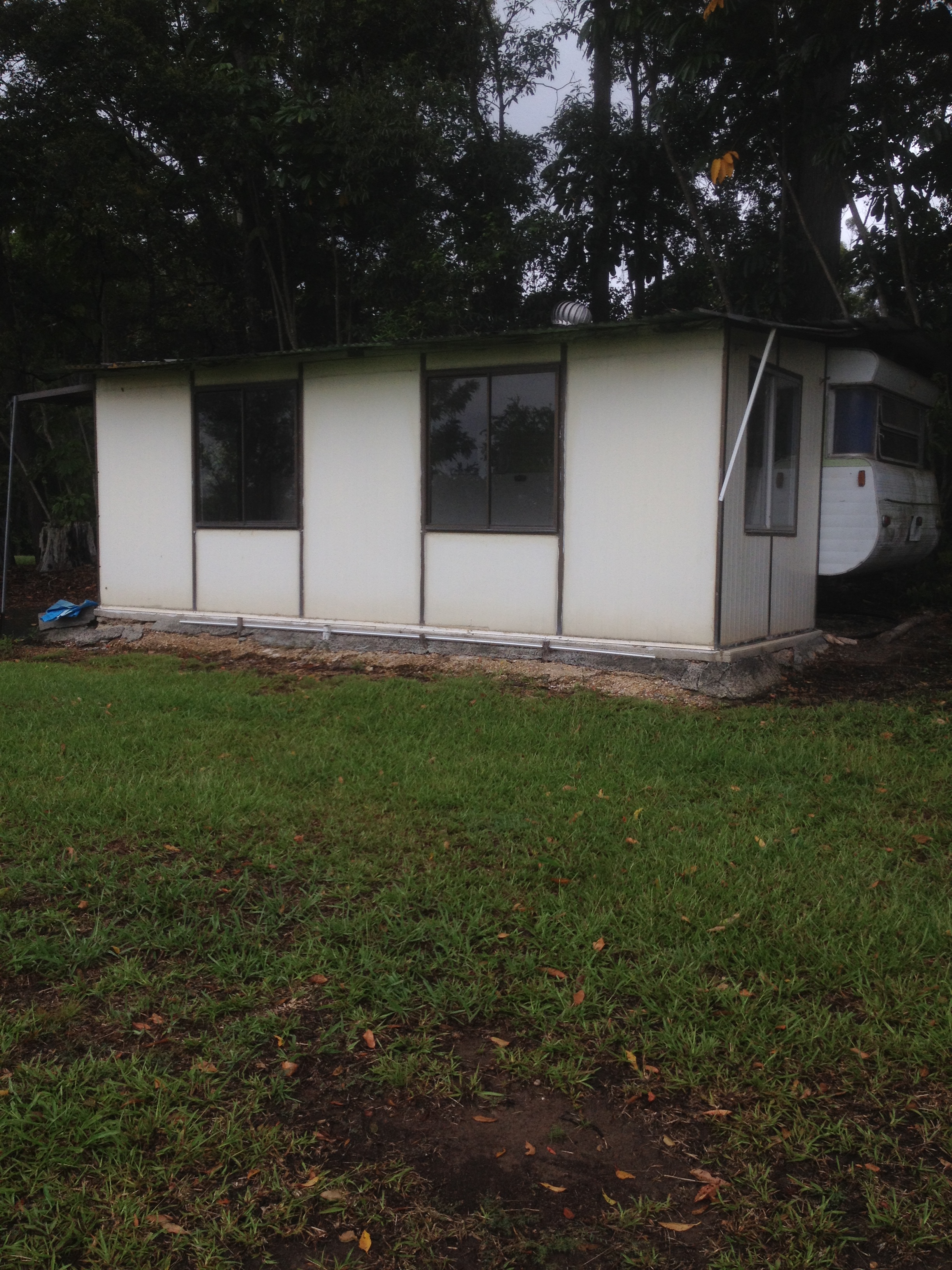 26FT Caravan and Aluminium Annex