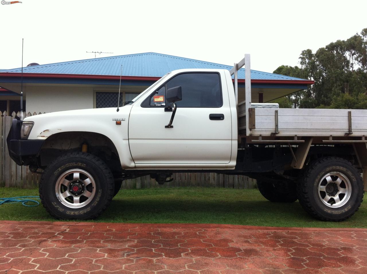 1994 TOYOTA HILUX 