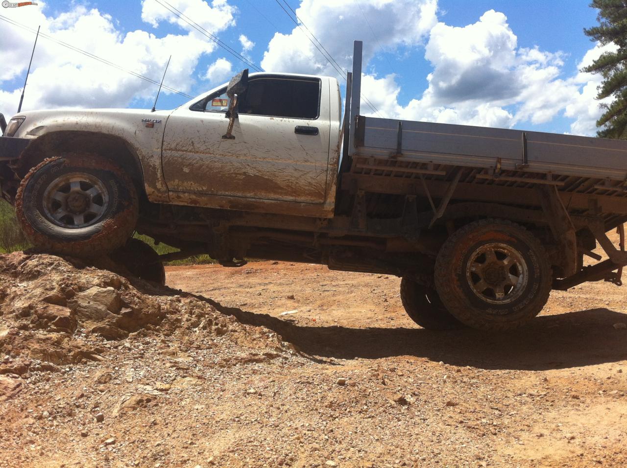 1994 TOYOTA HILUX 