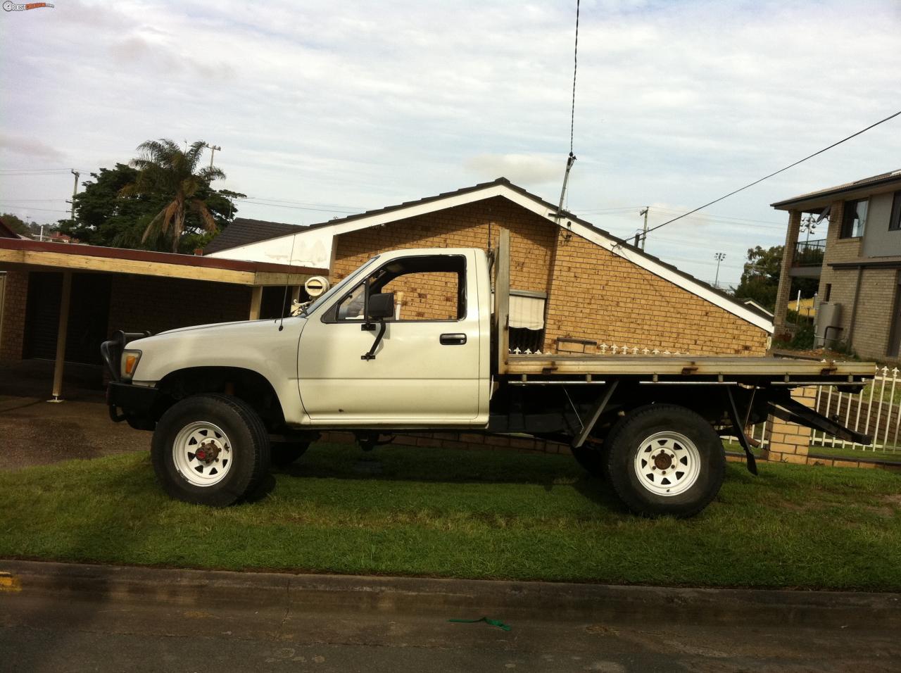  Toyota Hilux 