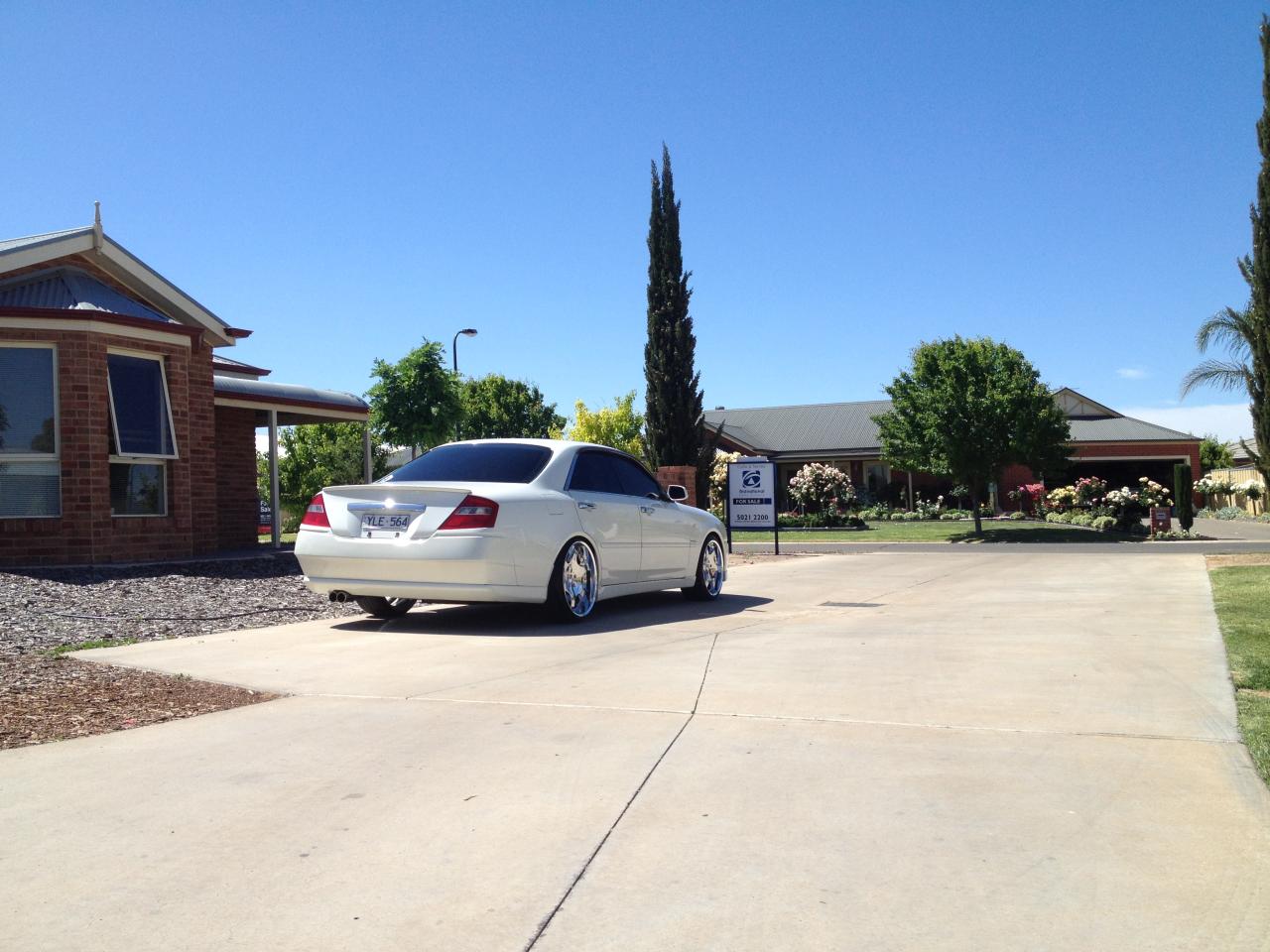 2000 Nissan Cedric