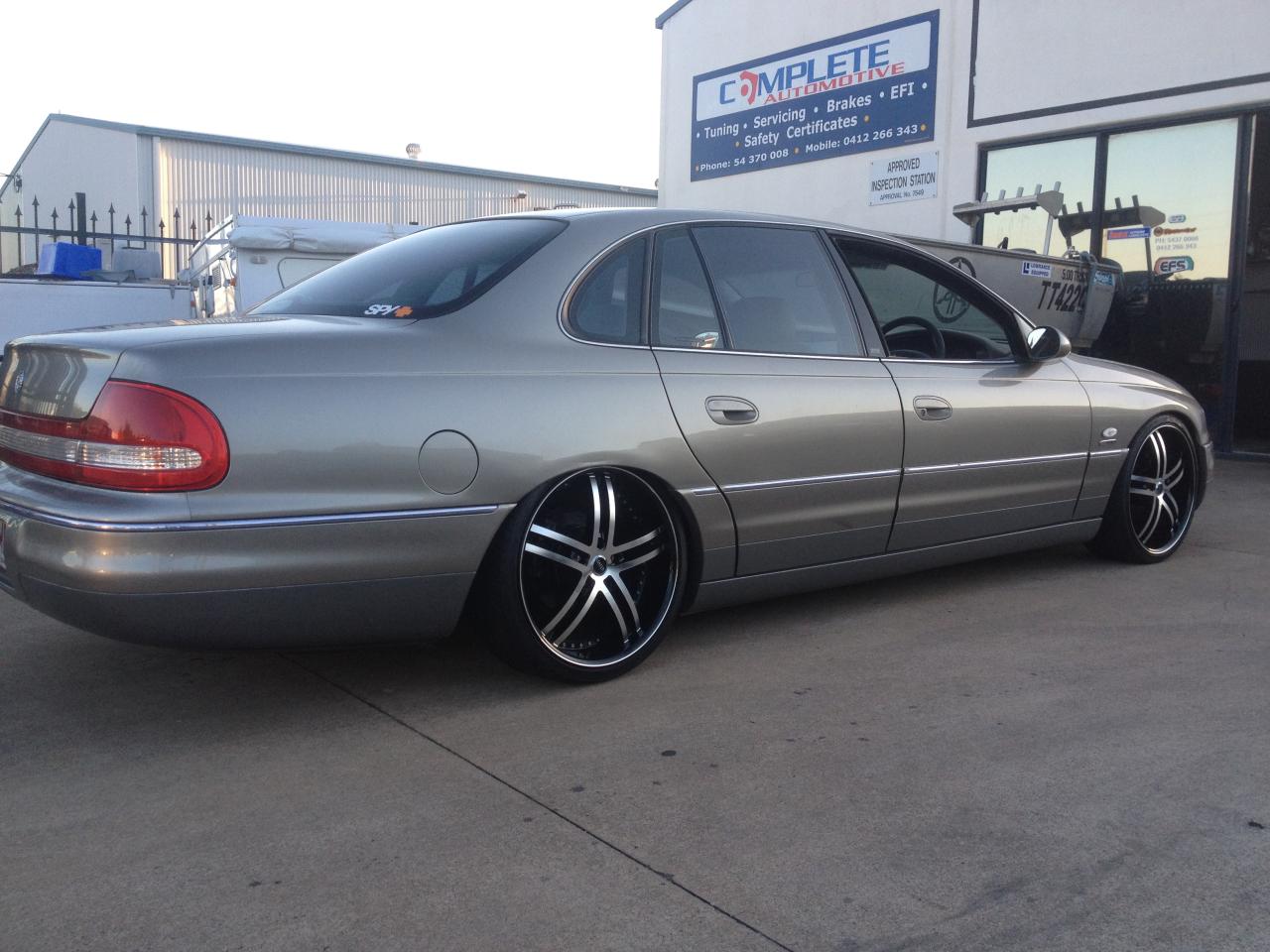 2001 Holden Statesman V8 Whii