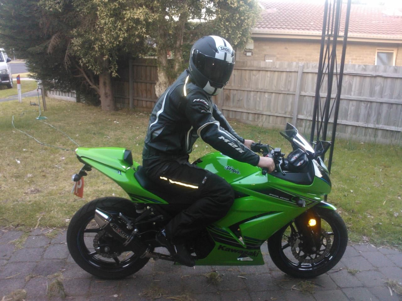 Kawasaki Ninja 250 с человеком