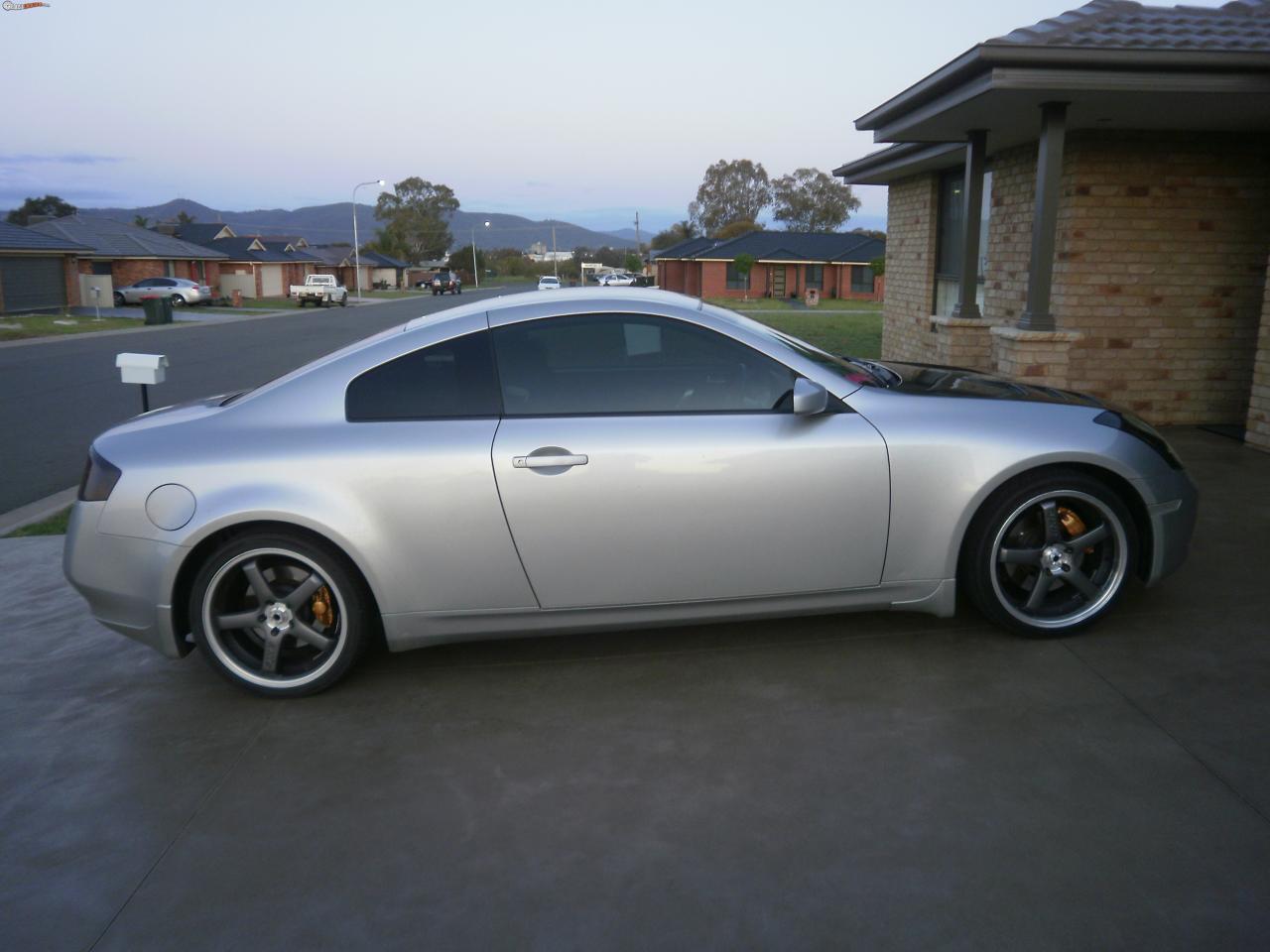 2003 Nissan Skyline 