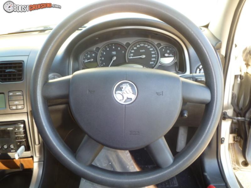 Vy commodore steering wheel deals controls aftermarket head unit