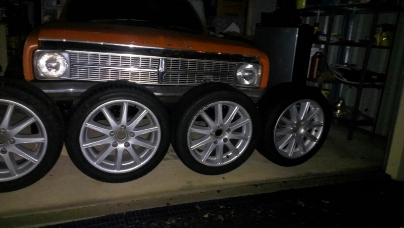 Genuine HSV VT Senator Rims and Tyres