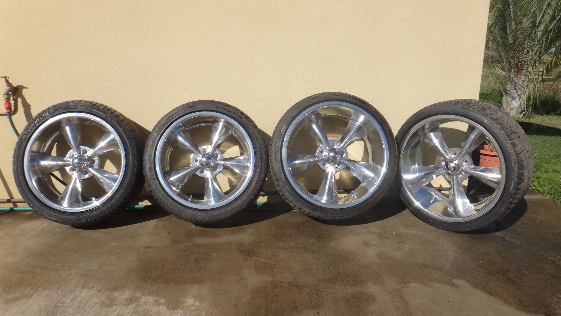 Showwheels Streeter Ford 20x10, 18X8 XB Coupe